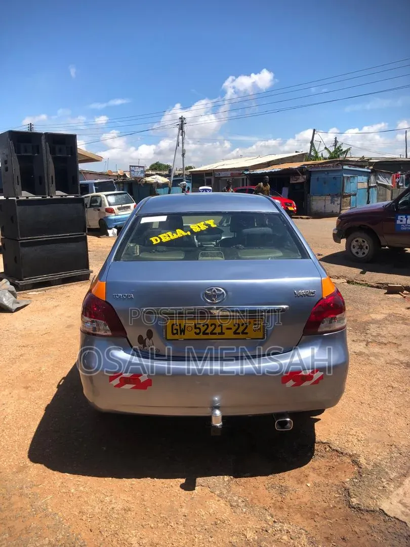 Toyota Yaris Base Sedan 4dr 2010