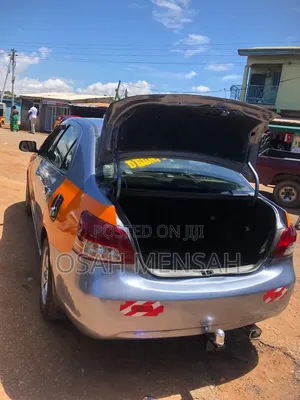 Toyota Yaris Base Sedan 4dr 2010