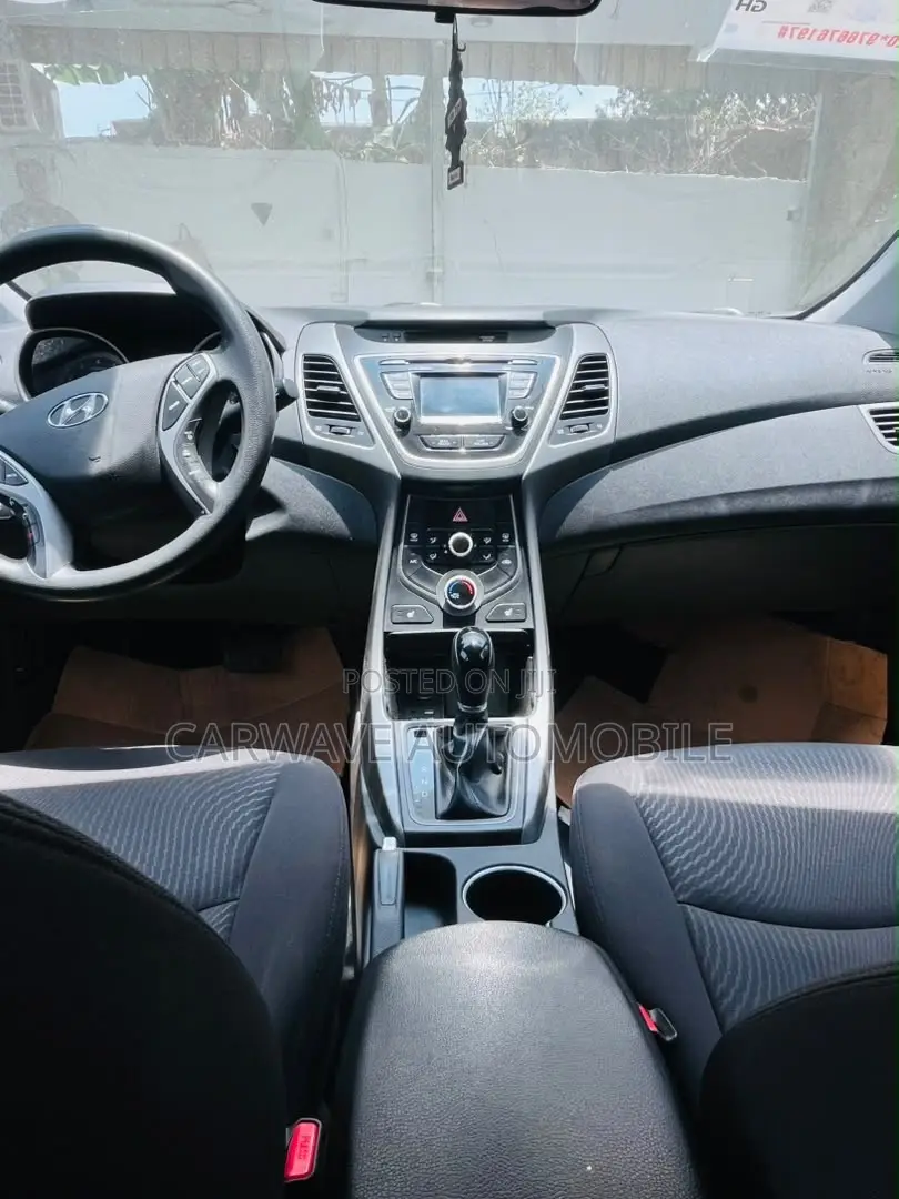 Hyundai Elantra SE 4dr Sedan (1.8L 4cyl 6A) 2015 Silver