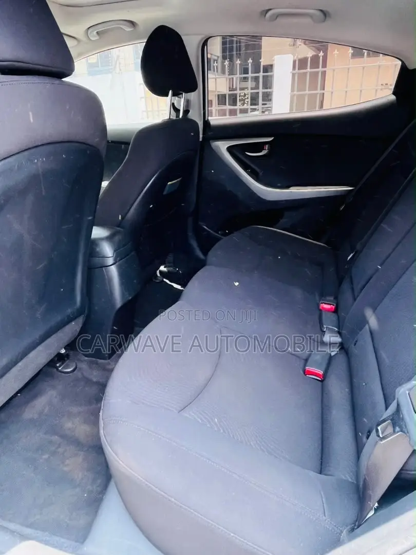 Hyundai Elantra SE 4dr Sedan (1.8L 4cyl 6A) 2015 Silver