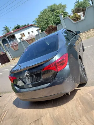 Toyota Corolla SE (1.8L 4cyl 6M) 2018