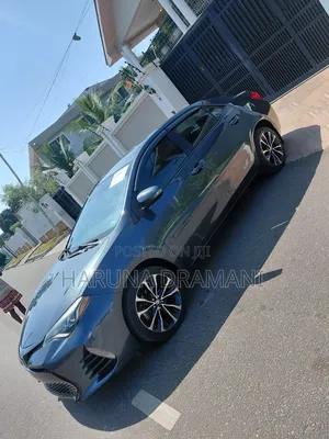 Toyota Corolla SE (1.8L 4cyl 6M) 2018