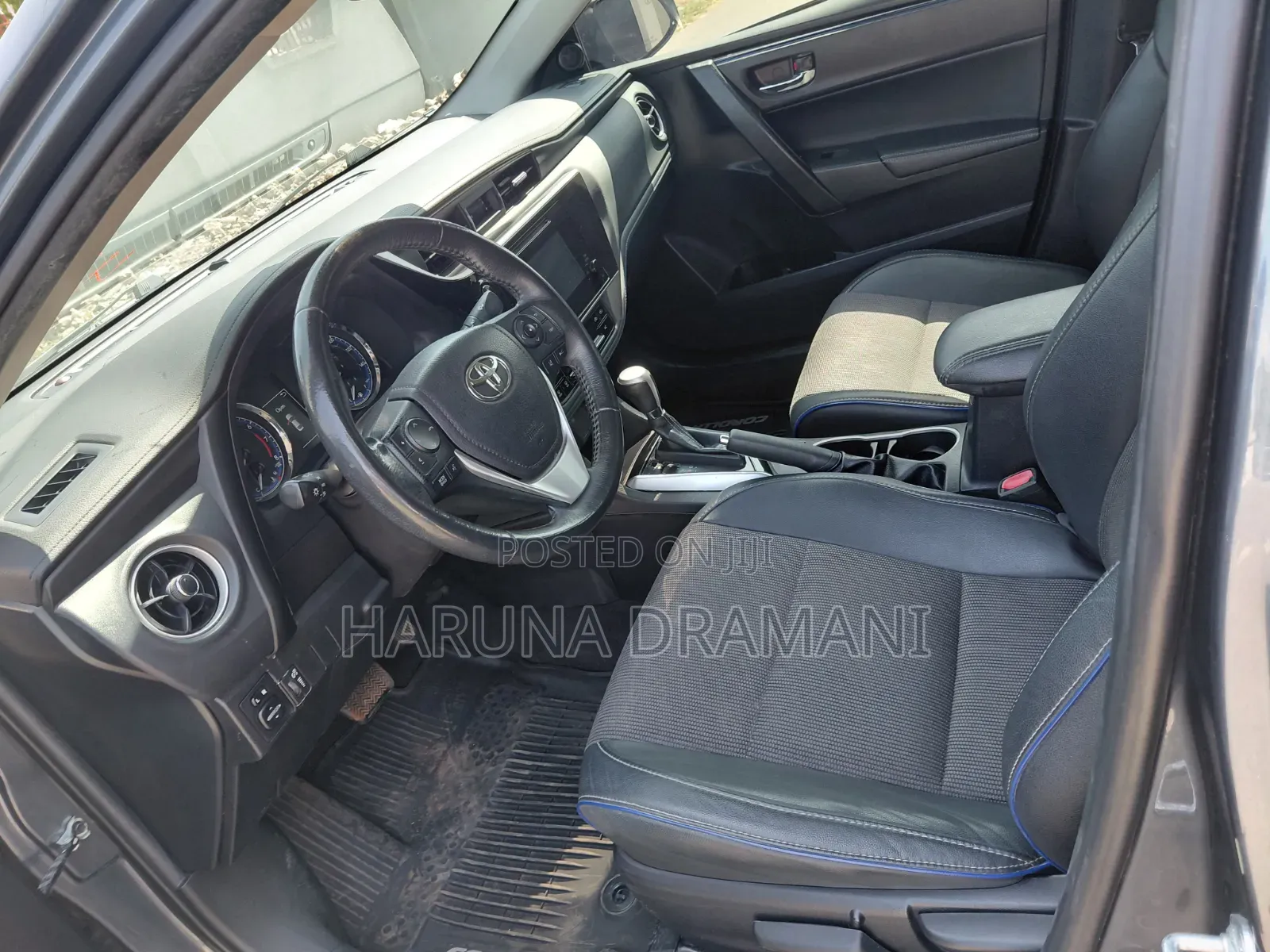 Toyota Corolla SE (1.8L 4cyl 6M) 2018