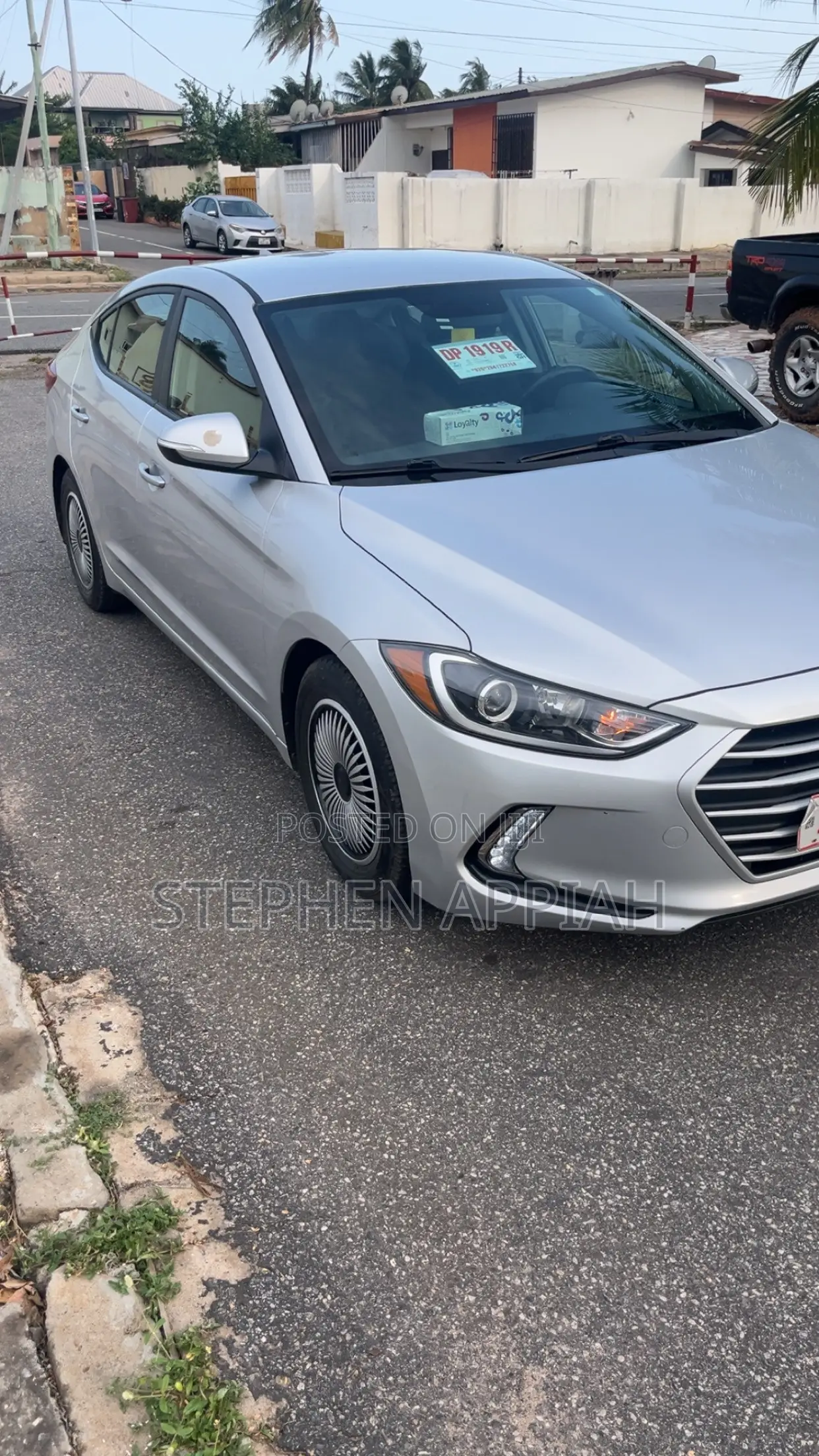 Hyundai Elantra Limited Sedan FWD (2.0L 4cyl 6A) 2017 Silver