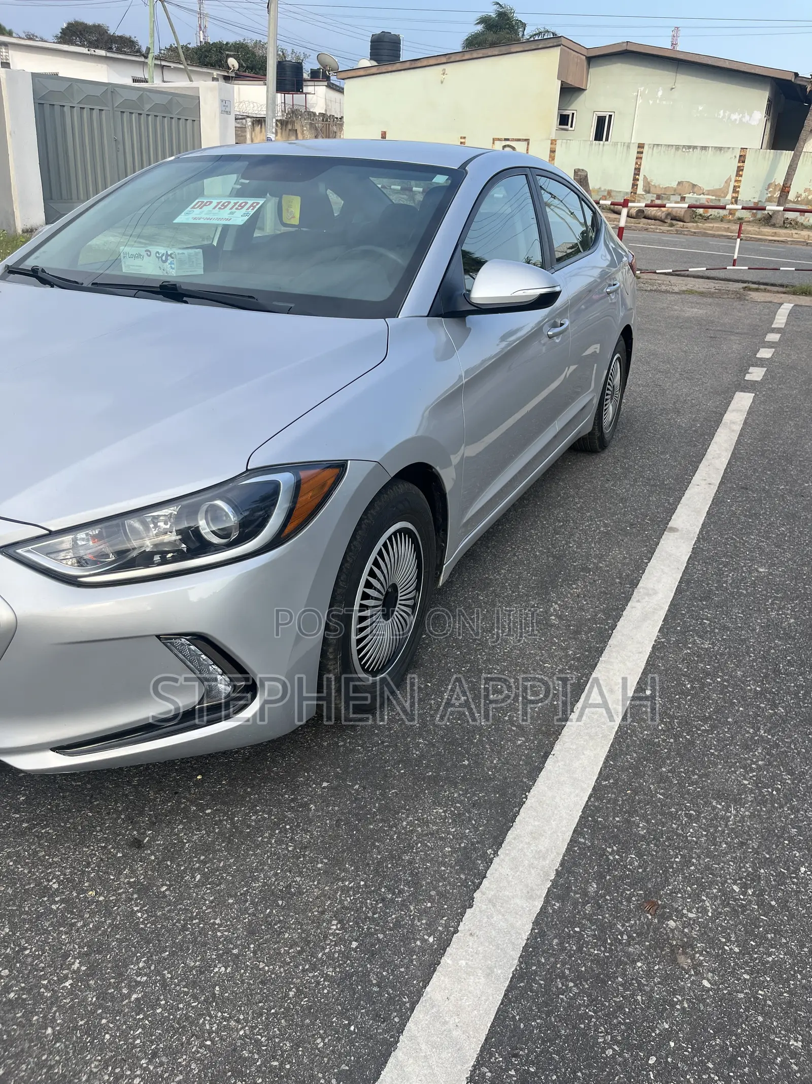 Hyundai Elantra Limited Sedan FWD (2.0L 4cyl 6A) 2017 Silver