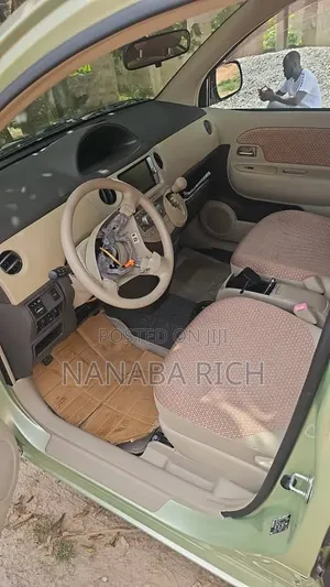 Toyota Sienta 2011 Green