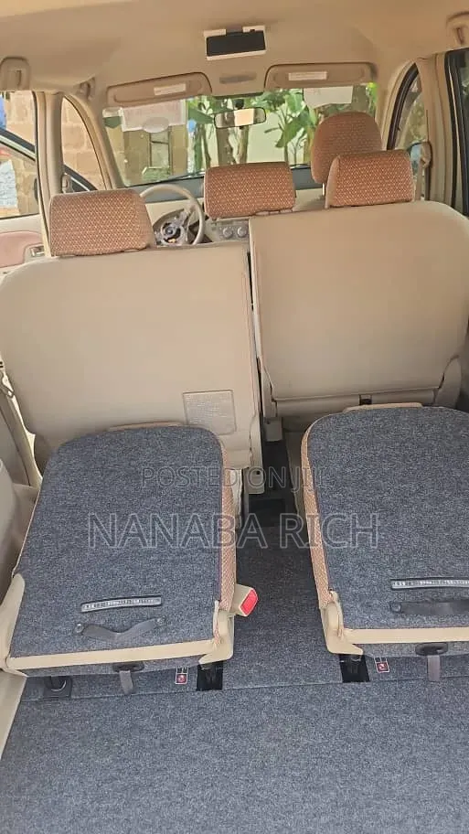 Toyota Sienta 2011 Green