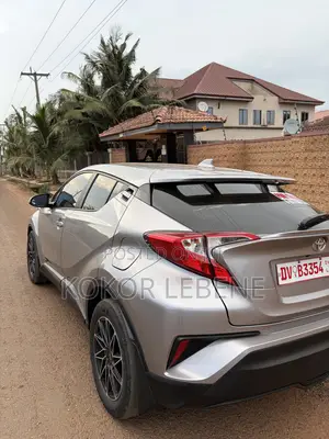 Toyota C-HR XLE FWD 2020 Gray