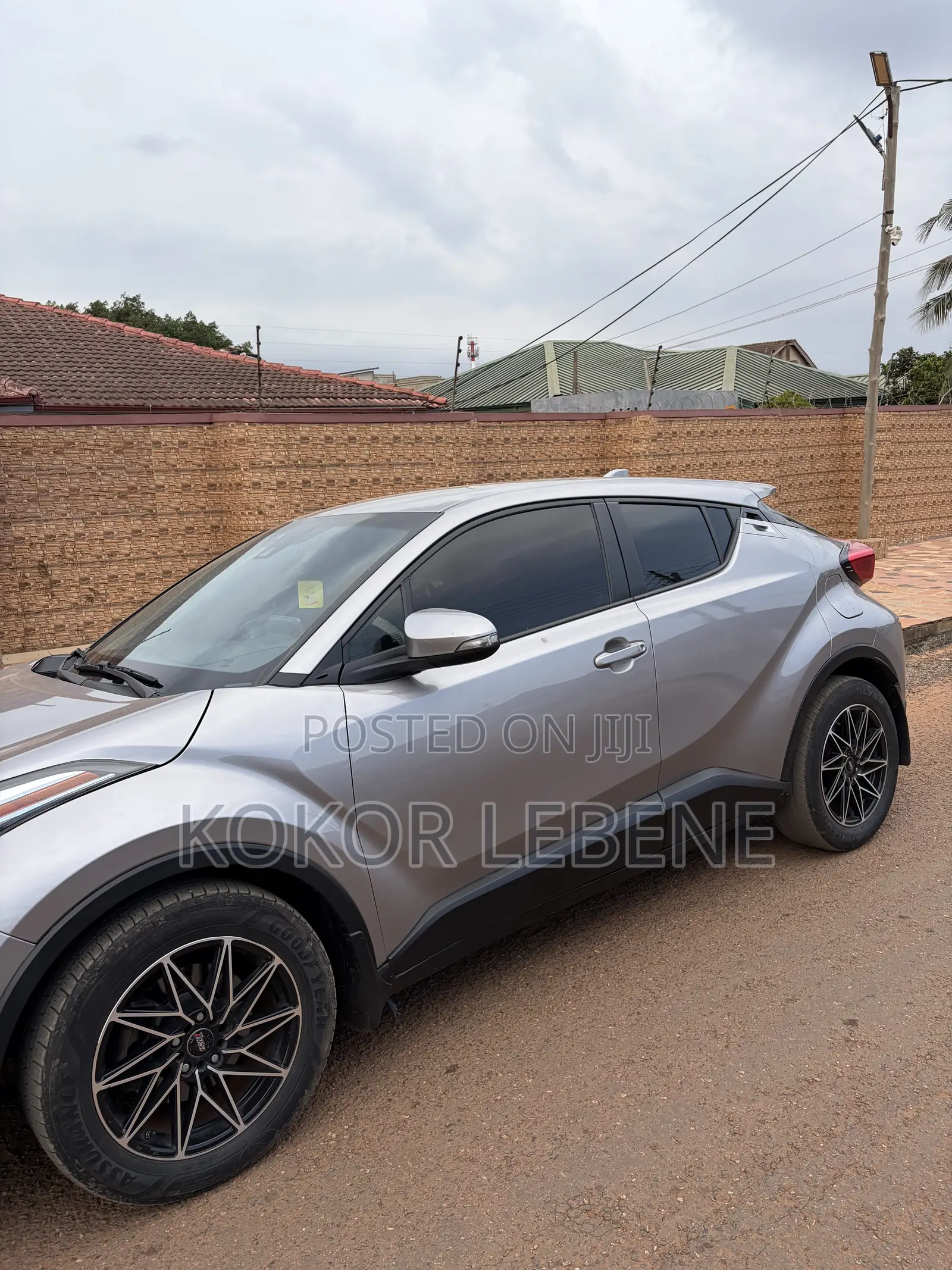 Toyota C-HR XLE FWD 2020 Gray