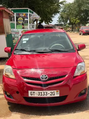 Toyota Yaris Base Sedan 4dr 2010 Red