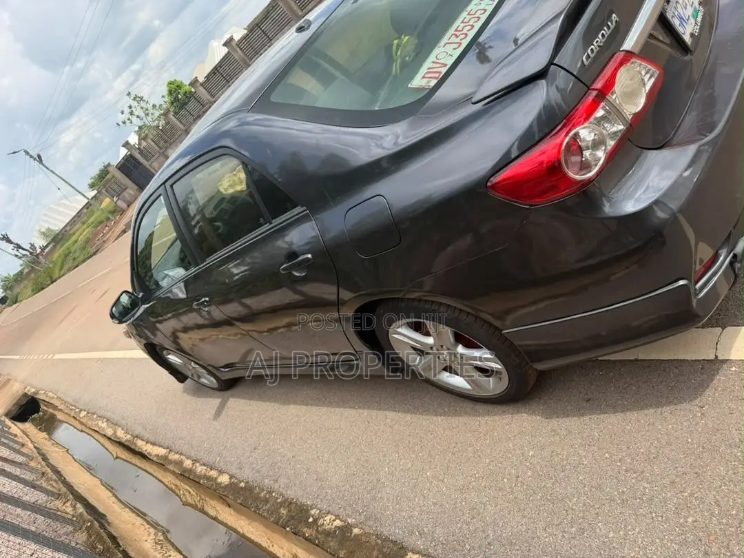 Toyota Corolla S Special Edition 4dr Sedan (1.8L 4cyl 4A) 2013 Gray