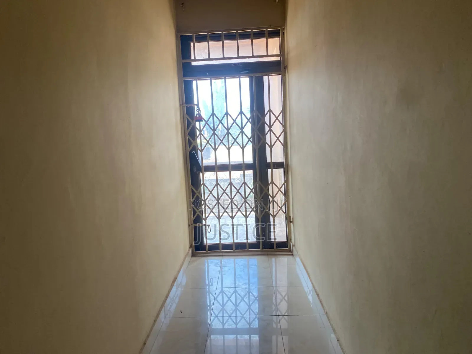 8bdrm House in Ankonam Oyarifa, Owusu Ansah for sale