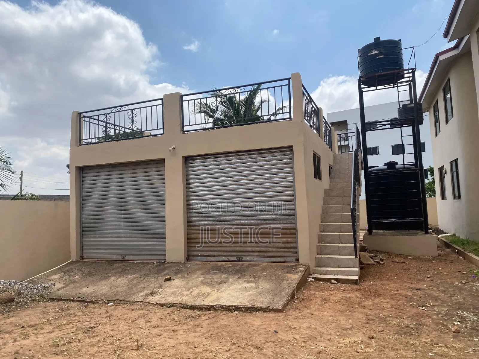 8bdrm House in Ankonam Oyarifa, Owusu Ansah for sale