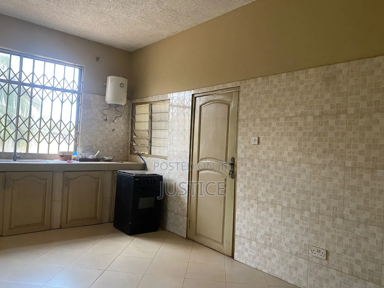 8bdrm House in Ankonam Oyarifa, Owusu Ansah for sale