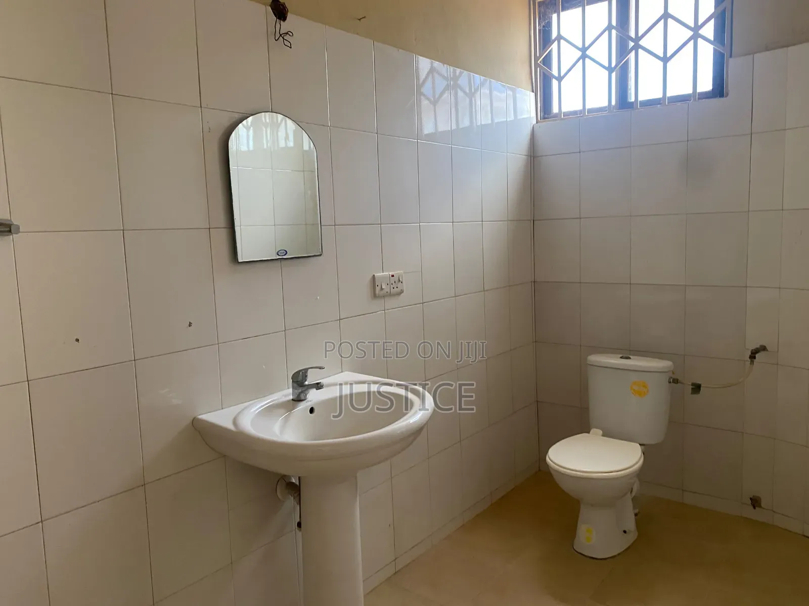 8bdrm House in Ankonam Oyarifa, Owusu Ansah for sale