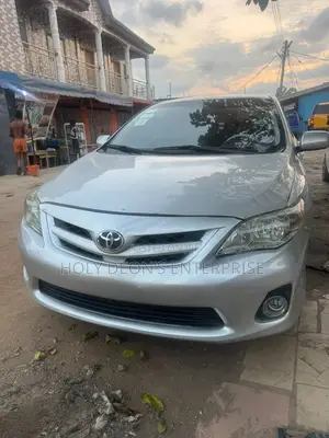 Toyota Corolla LE 4dr Sedan (1.8L 4cyl 4A) 2013 Silver
