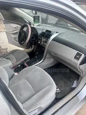 Toyota Corolla LE 4dr Sedan (1.8L 4cyl 4A) 2013 Silver