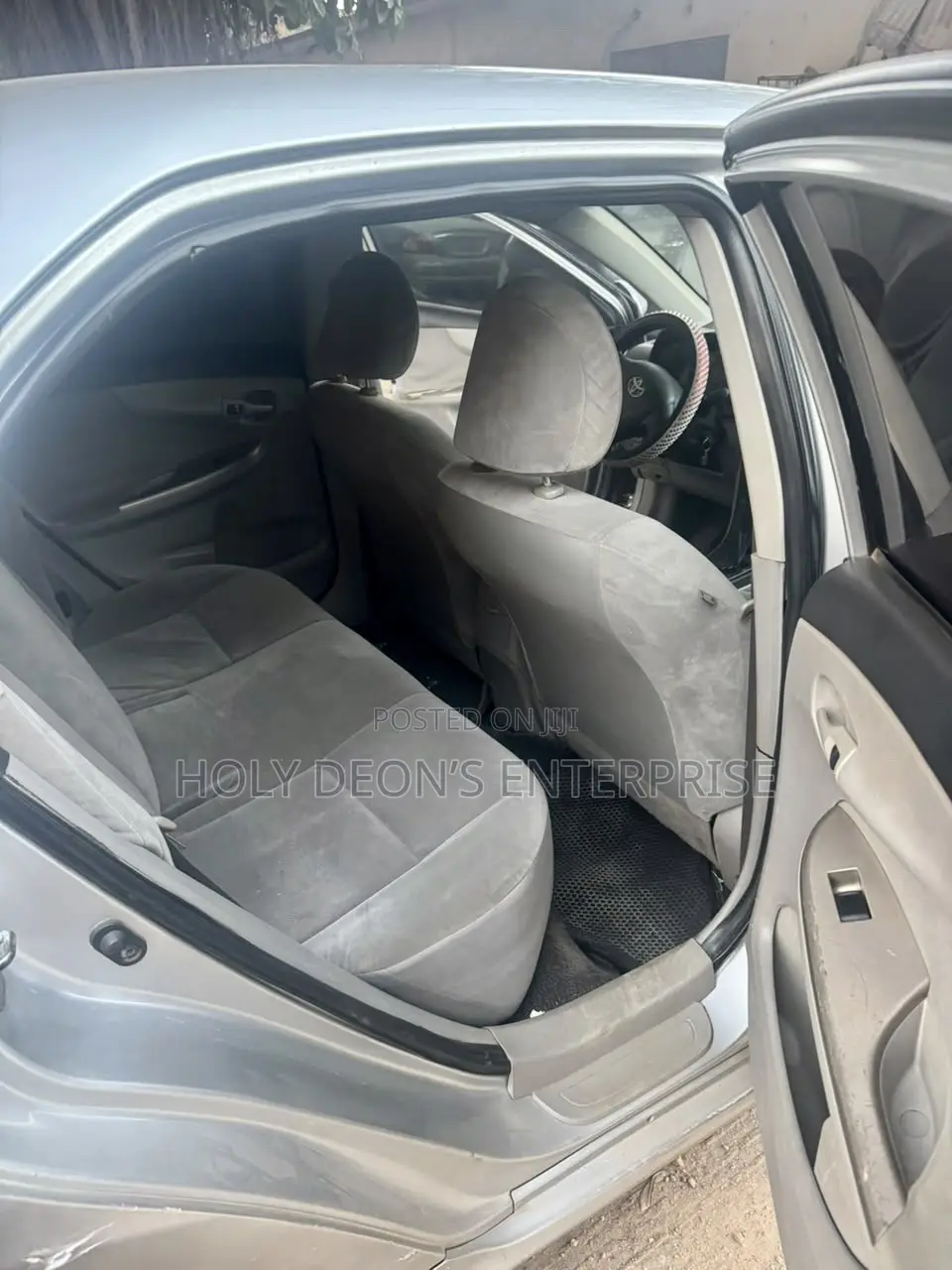 Toyota Corolla LE 4dr Sedan (1.8L 4cyl 4A) 2013 Silver