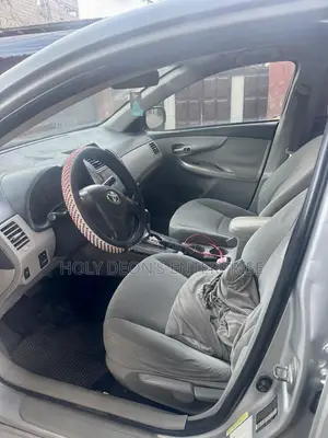 Toyota Corolla LE 4dr Sedan (1.8L 4cyl 4A) 2013 Silver