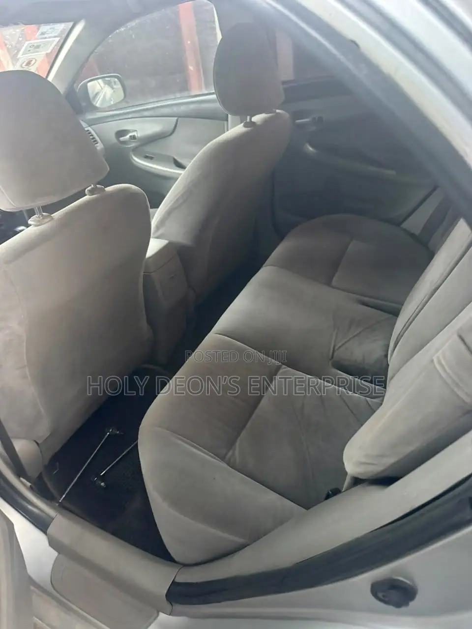 Toyota Corolla LE 4dr Sedan (1.8L 4cyl 4A) 2013 Silver