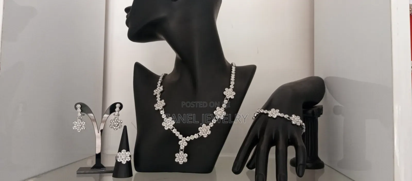 Elegant Jewelry Set