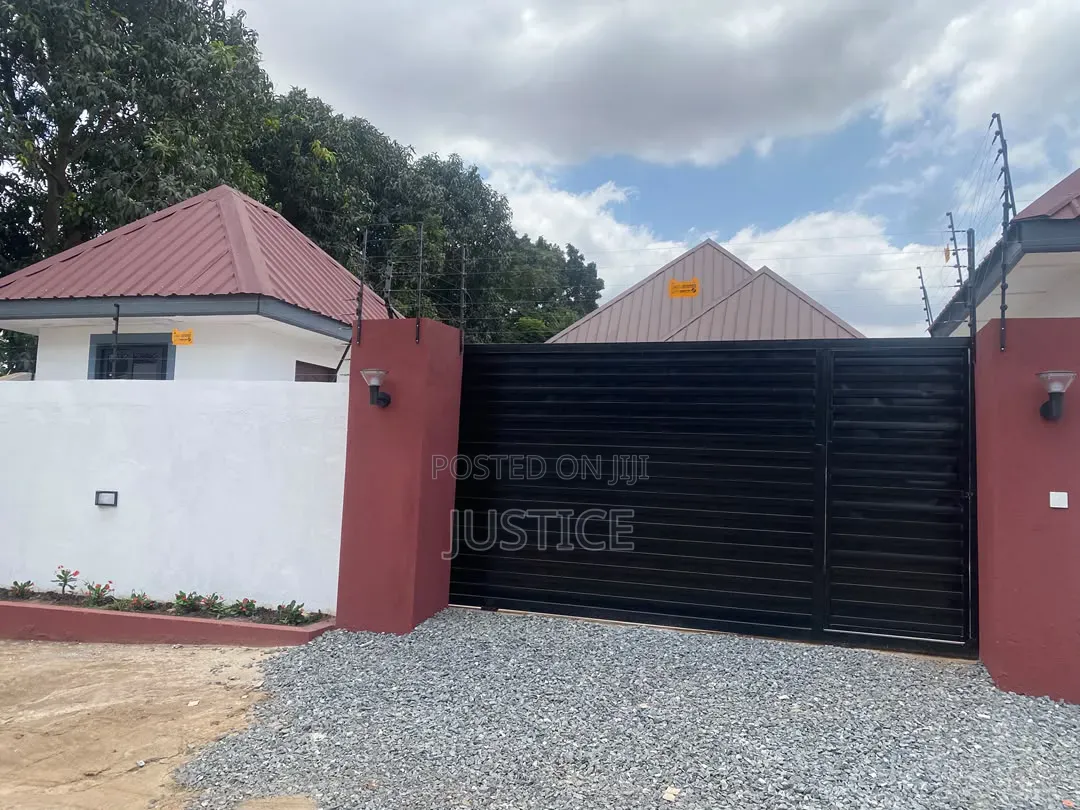 3bdrm House in Oyarifa, Ghana Flag for sale