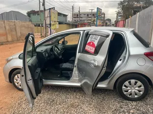 Toyota Vitz 2012 Silver