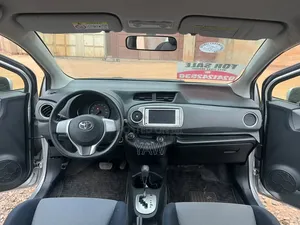 Toyota Vitz 2012 Silver