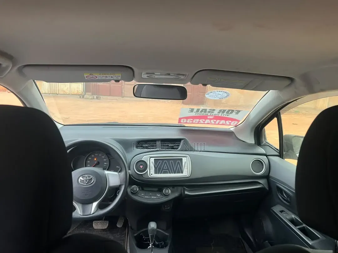 Toyota Vitz 2012 Silver