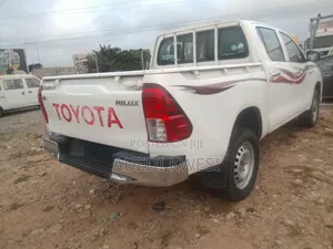 Toyota Hilux Revo Double Cab Petrol 2.7 AWD 2016 White