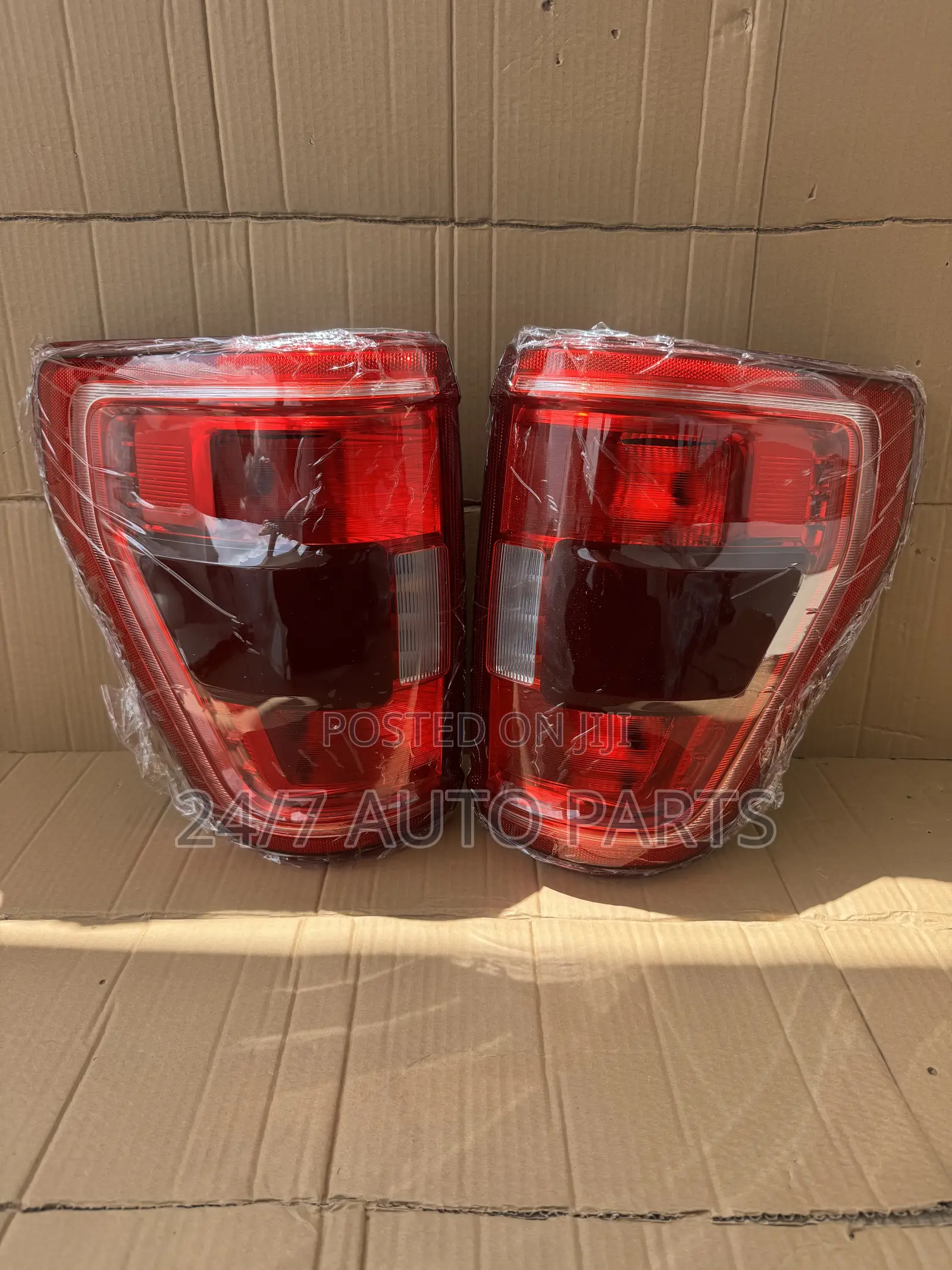Ford F150 21-23 Tail Light Red