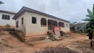 3bdrm House in Nkawkaw, Kyidom,, Kwahu West for sale