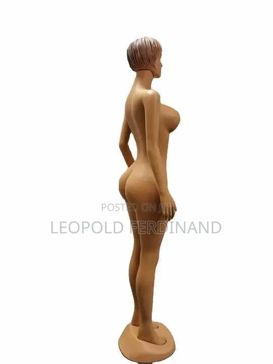 Curvy Full-Body Female Mannequin