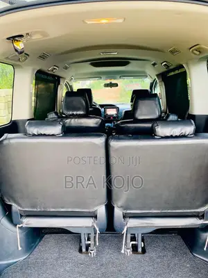 Toyota Voxy X 4WD 7-Seater 2015 Pearl