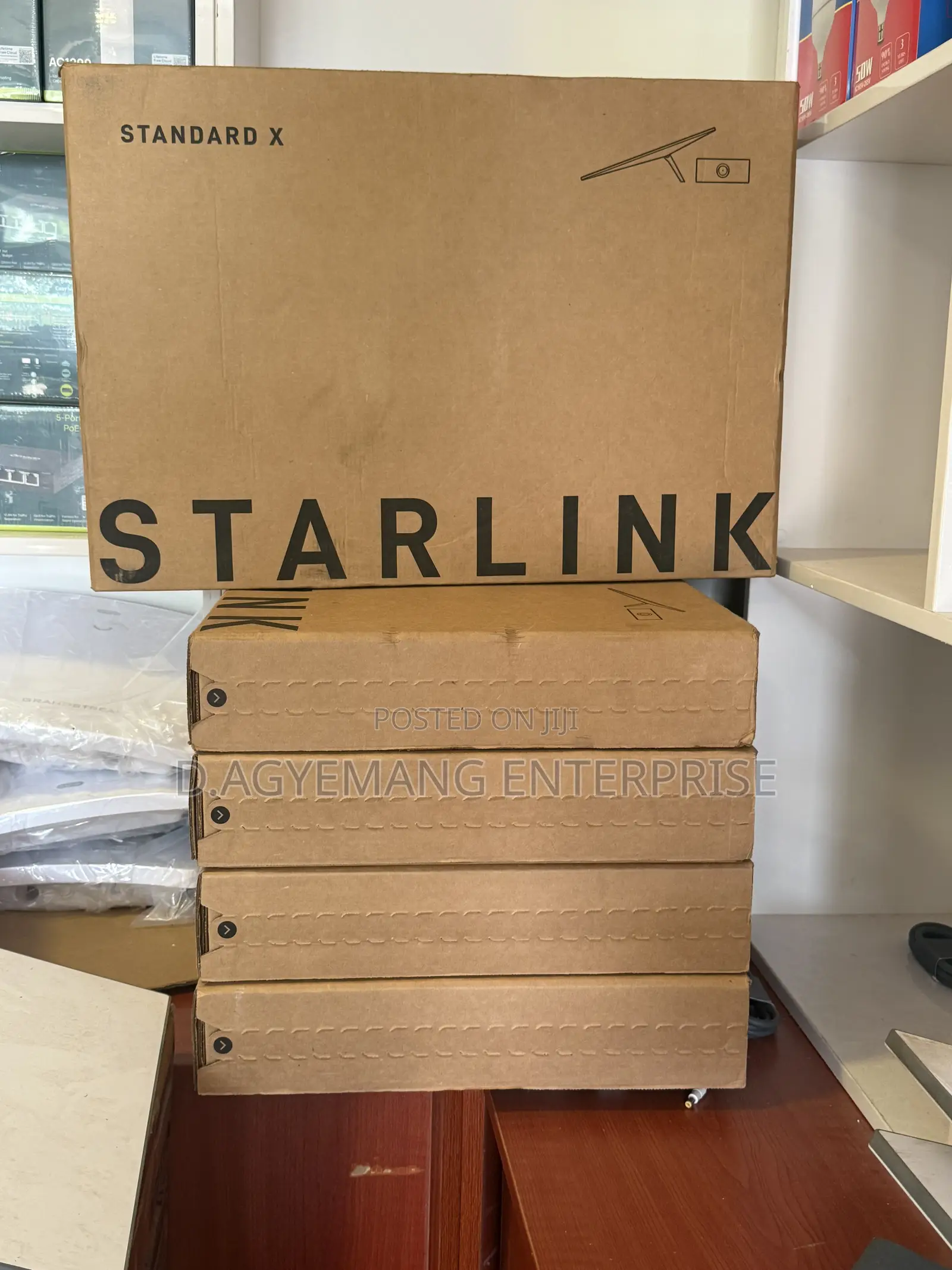 Starlink Standard 4 X Internet Kit.