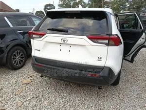 Toyota RAV4 2021 White