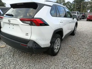 Toyota RAV4 2021 White