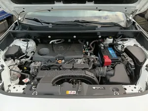 Toyota RAV4 2021 White