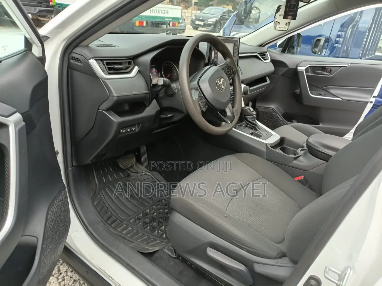 Toyota RAV4 2021 White