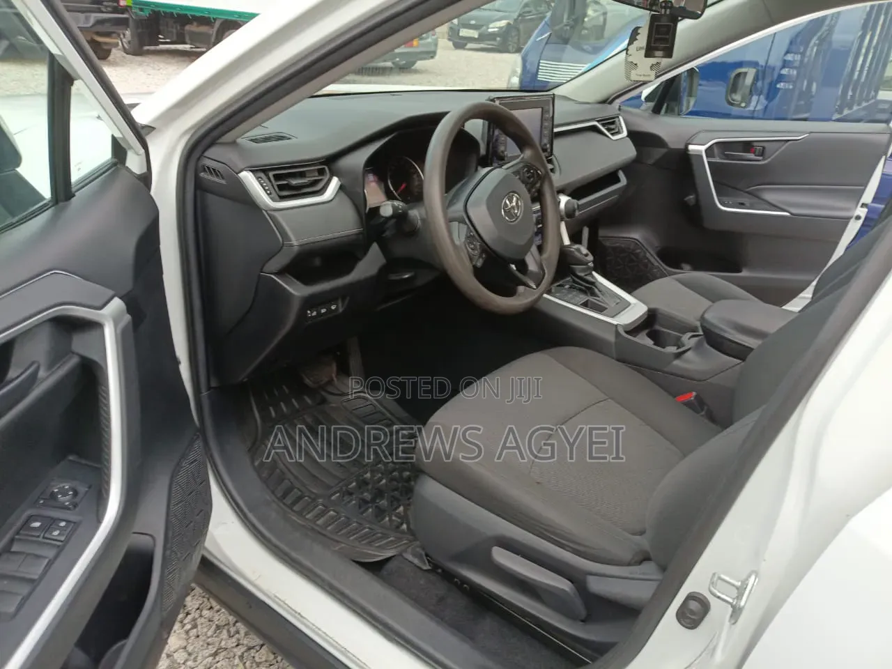 Toyota RAV4 2021 White