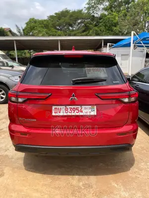 Mitsubishi Outlander SE 2024 Red