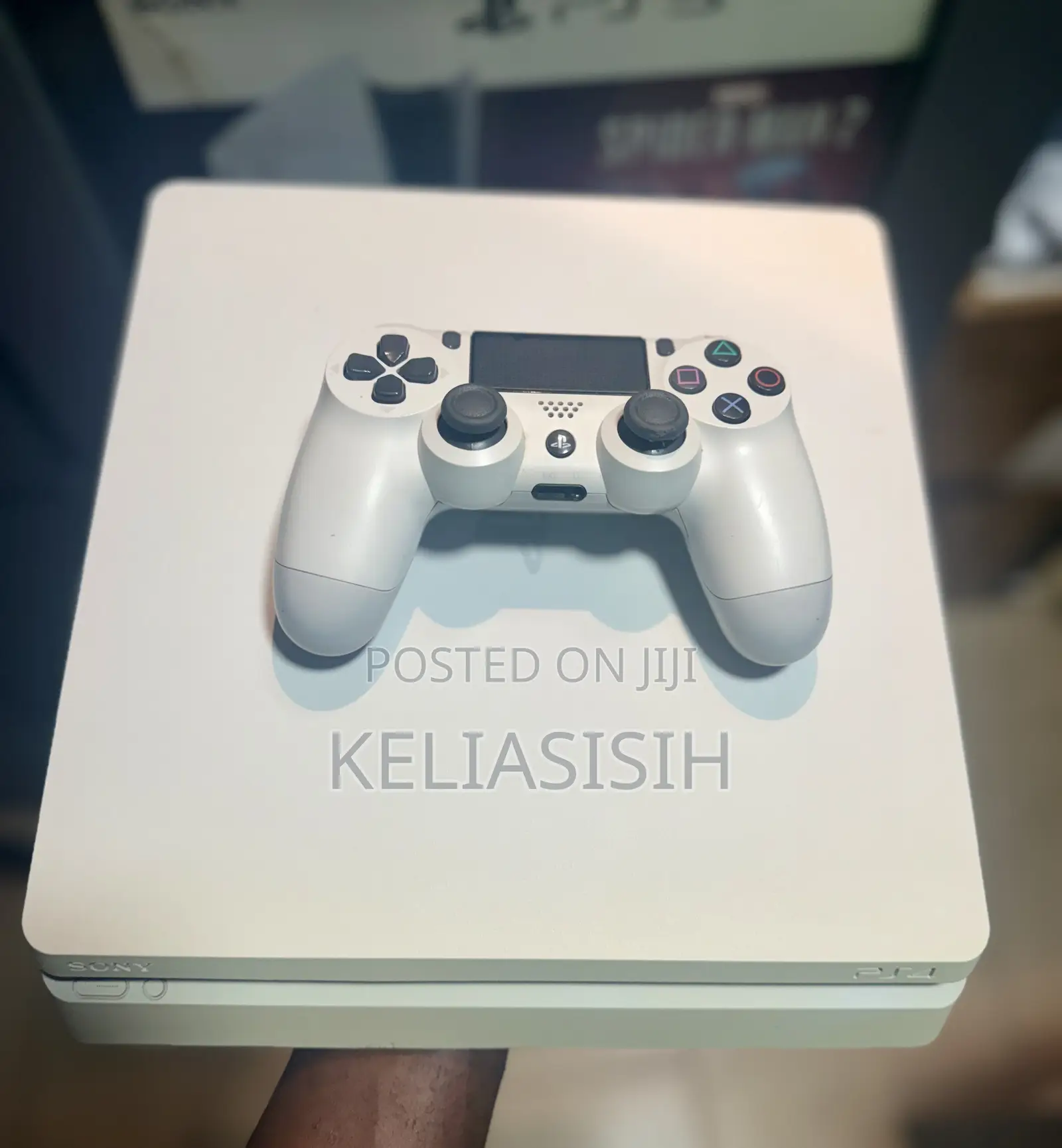 White PS4 Slim