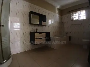 4bdrm Bungalow in Oyibi Sasabi, Sasaabi for sale
