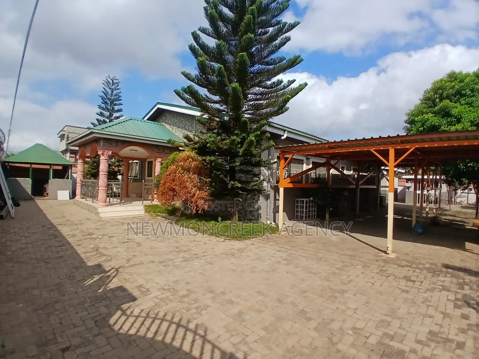 4bdrm Bungalow in Oyibi Sasabi, Sasaabi for sale