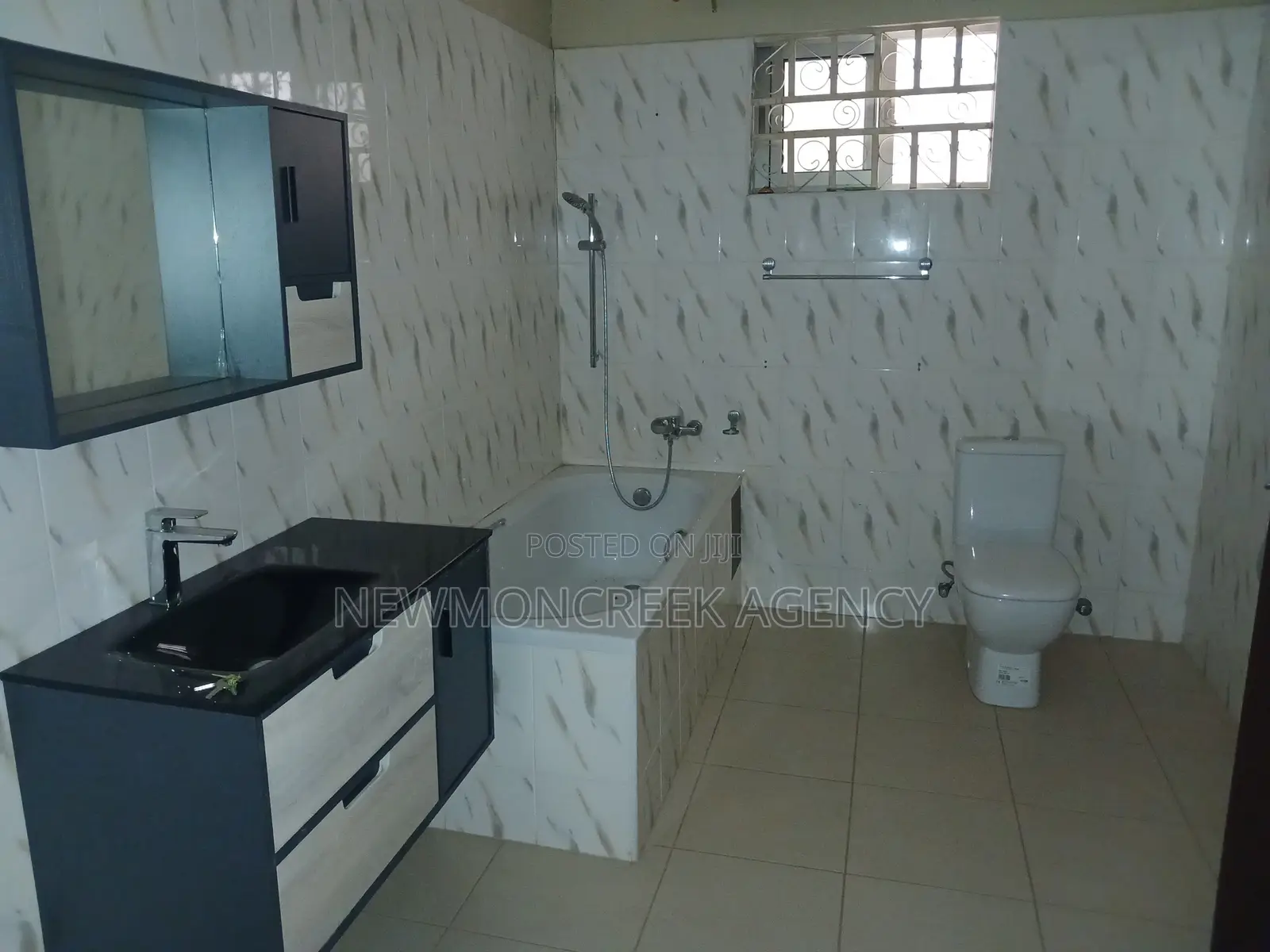 4bdrm Bungalow in Oyibi Sasabi, Sasaabi for sale