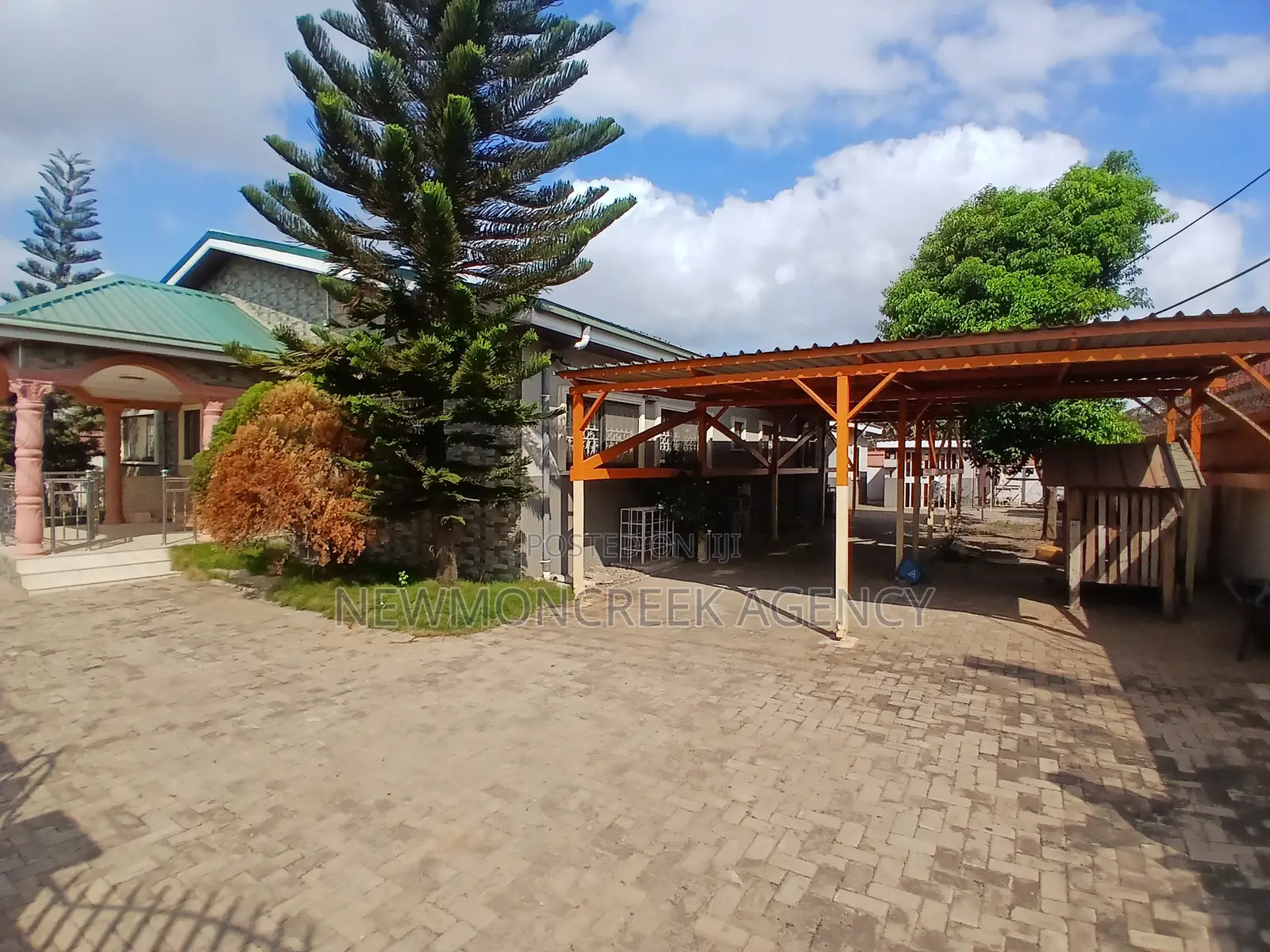 4bdrm Bungalow in Oyibi Sasabi, Sasaabi for sale