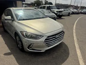 Hyundai Elantra SE 2018 Gold