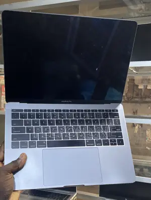 Laptop Apple MacBook Pro 2017 16GB Intel Core i7 SSHD (Hybrid) 512GB