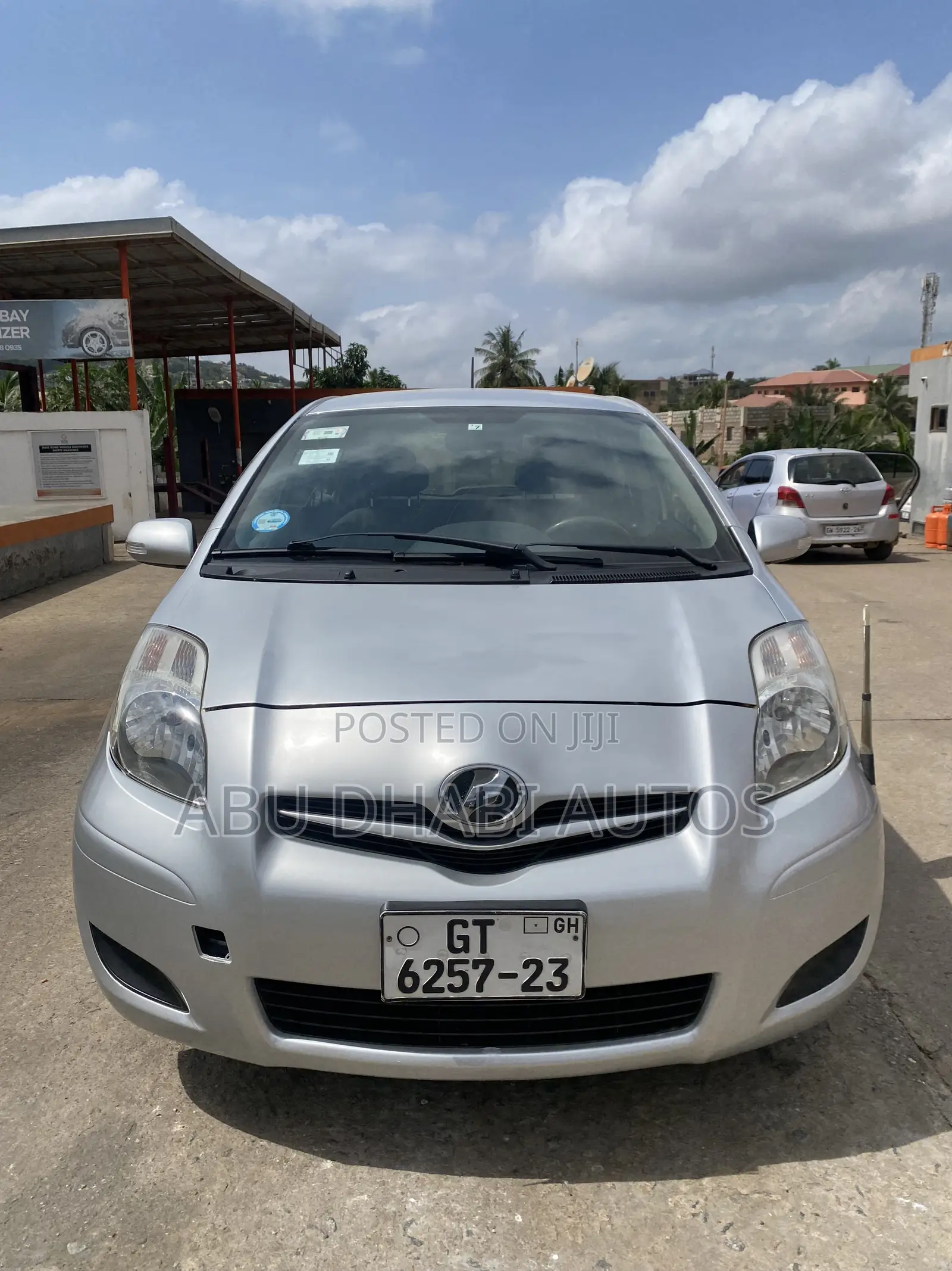Toyota Vitz 1.0 FWD 5dr 2010 Silver