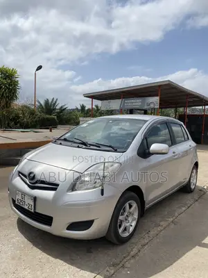 Toyota Vitz 1.0 FWD 5dr 2010 Silver